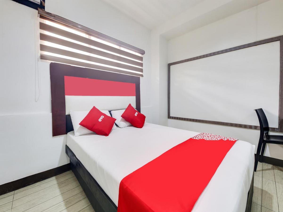 Oyo 895 Golden Majestic Pension Inn 마닐라 외부 사진
