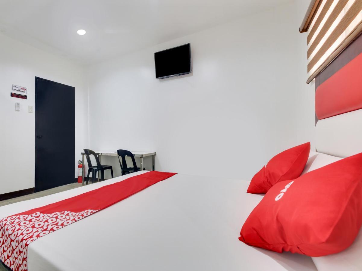 Oyo 895 Golden Majestic Pension Inn 마닐라 외부 사진
