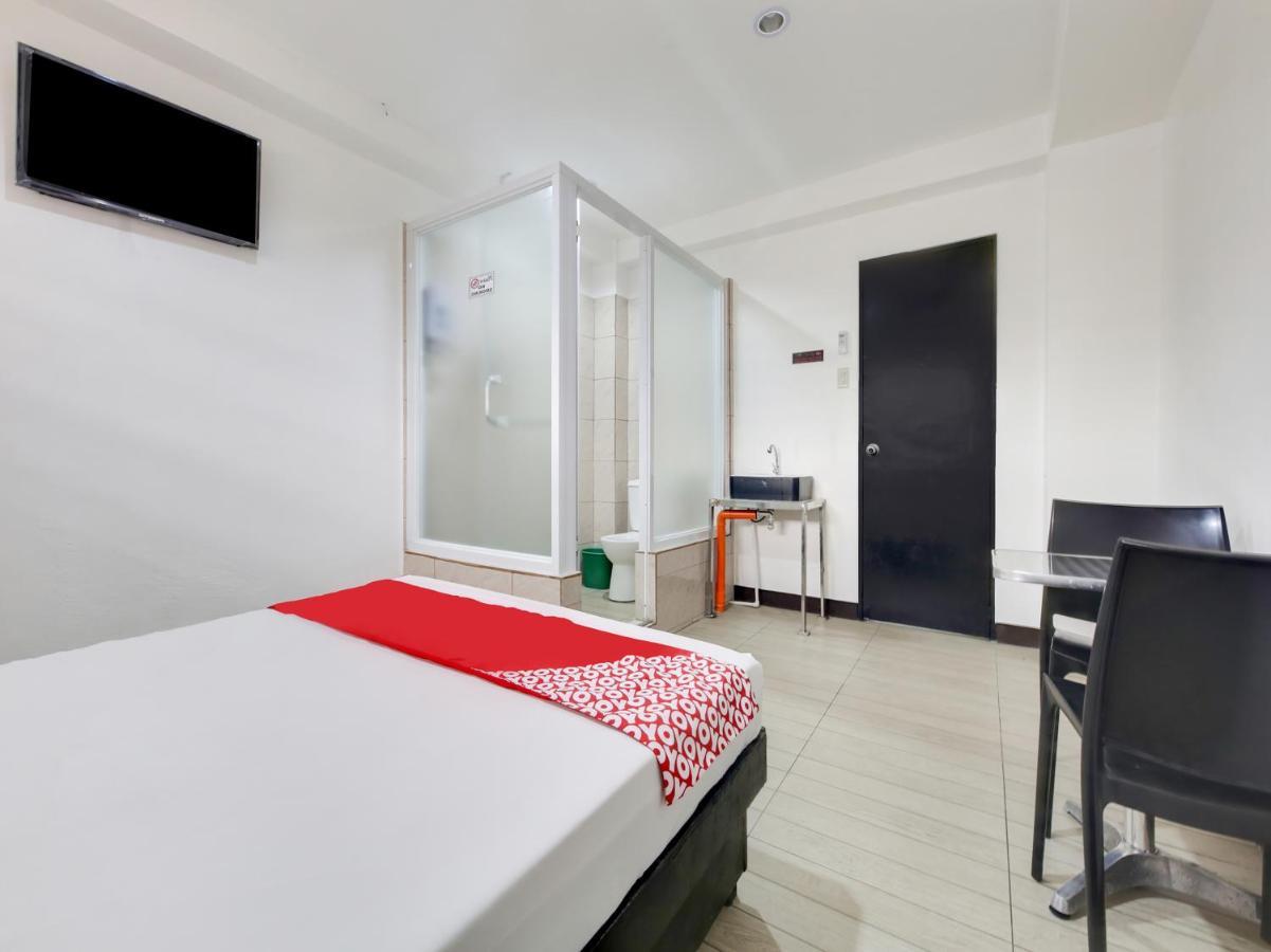 Oyo 895 Golden Majestic Pension Inn 마닐라 외부 사진