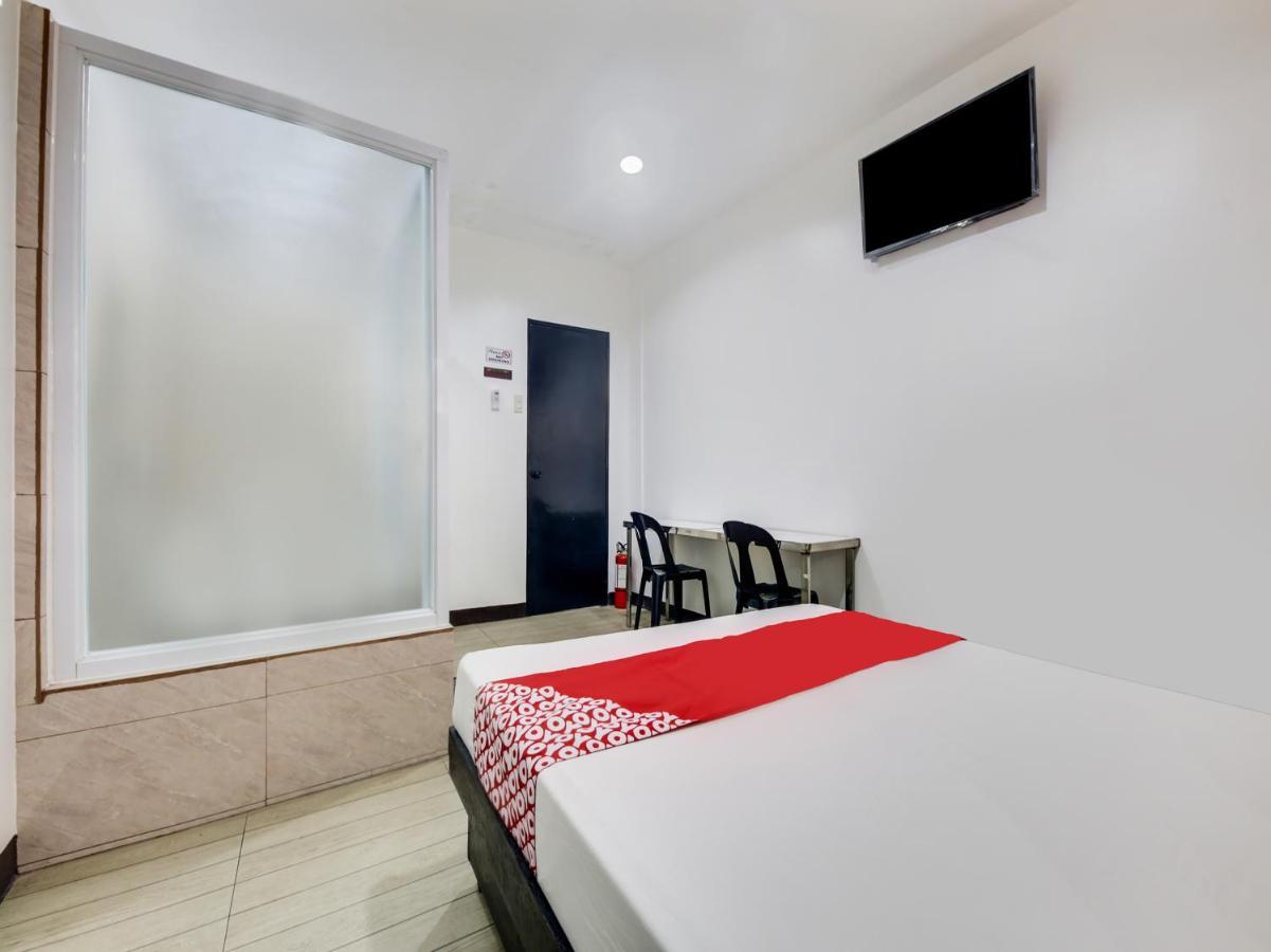 Oyo 895 Golden Majestic Pension Inn 마닐라 외부 사진